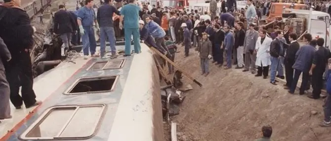 Crotone, a 28 anni dal disastro ferroviario ancora rabbia e commozione (VIDEO)