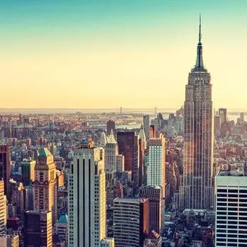 L’artista cosentina Granata vola a Manhattan per omaggiare il capo della Polizia di New York