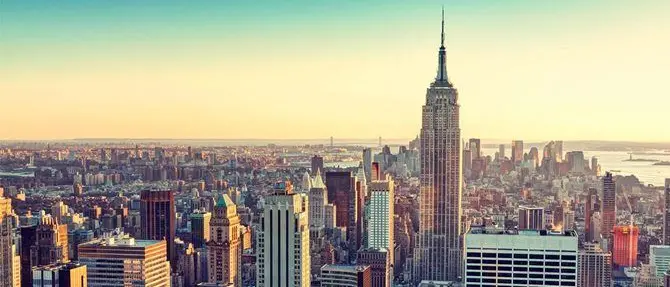 L’artista cosentina Granata vola a Manhattan per omaggiare il capo della Polizia di New York