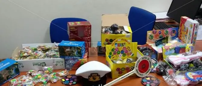 Lamezia: sequestrati giocattoli, arredi natalizi e cosmetici