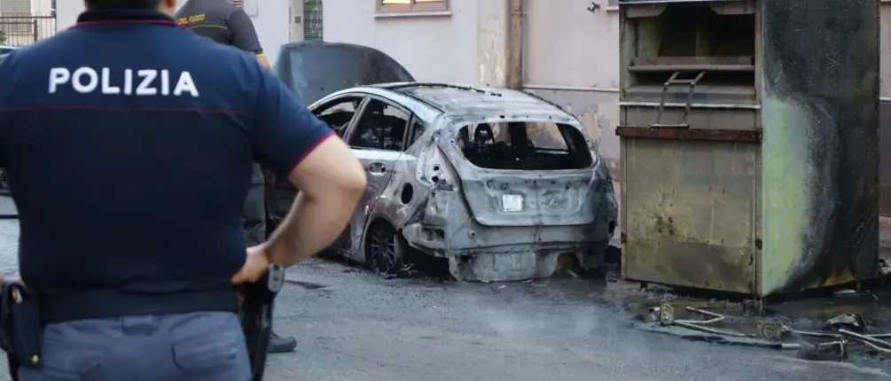 In fiamme auto di imprenditore, indaga la polizia