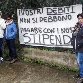 Rizziconi, protesta sospesa dopo l'entrata in scena del vescovo (VIDEO)