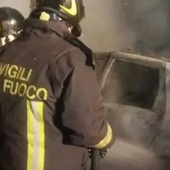 Bruciano l’auto al parroco di origini africane solo da un mese a Scandale