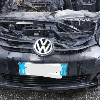 Auto in transito prende fuoco a Catanzaro