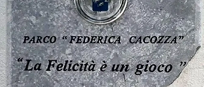 Reggio Calabria, danneggiata la targa all’ingresso del parco “Cacozza”