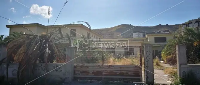 Catanzaro, edificio in viale Isonzo: domani la consegna dei lavori