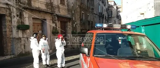 Incendio in centro storico a Cosenza, nuovo sopralluogo dei vigili del fuoco