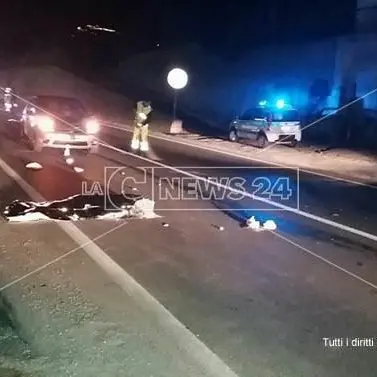 Tragedia a Fuscaldo, auto travolge pedone (VIDEO)
