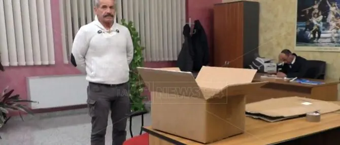 Lamezia, sciolto il Comune: lacrime, rassegnazione e scatoloni (VIDEO)