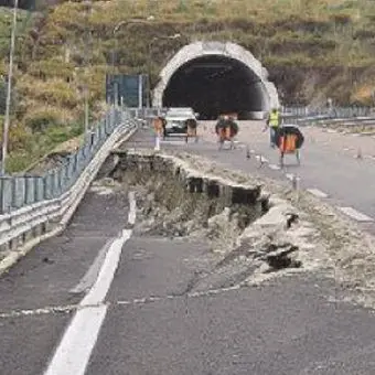 Catanzaro, crolli sulla statale 106: in arrivo una commissione d’inchiesta