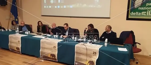 Fanno una passeggiata romantica e scoprono il tesoro della Sila, tra elefanti estinti e armi longobarde