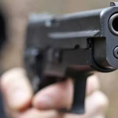 Tragedia sfiorata a Reggio, litiga con i vicini e spara 8 colpi di pistola