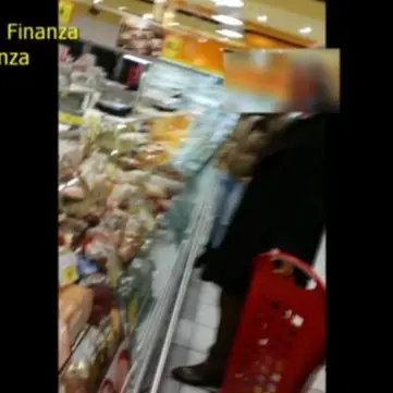 Al bar o a fare spese invece di andare in ufficio, indagati 7 dipendenti della Regione (VIDEO)