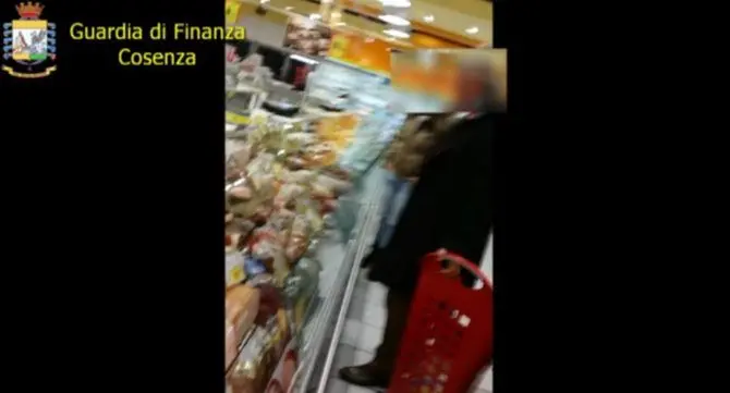 Al bar o a fare spese invece di andare in ufficio, indagati 7 dipendenti della Regione (VIDEO)