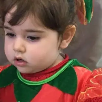 La frutta, che schifo! Meglio una bella zolla di terra da sgranocchiare mentre mamma e papà non guardano