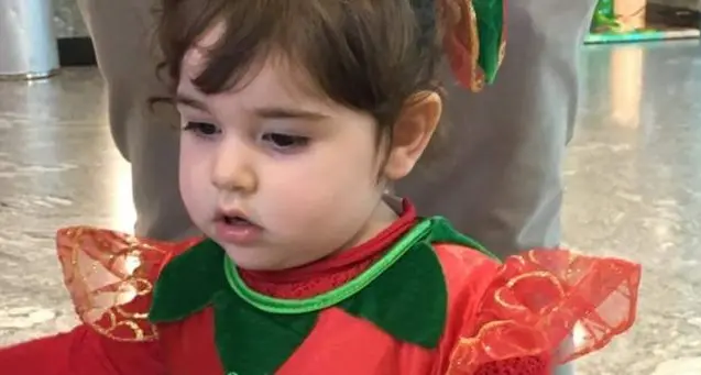 La frutta, che schifo! Meglio una bella zolla di terra da sgranocchiare mentre mamma e papà non guardano