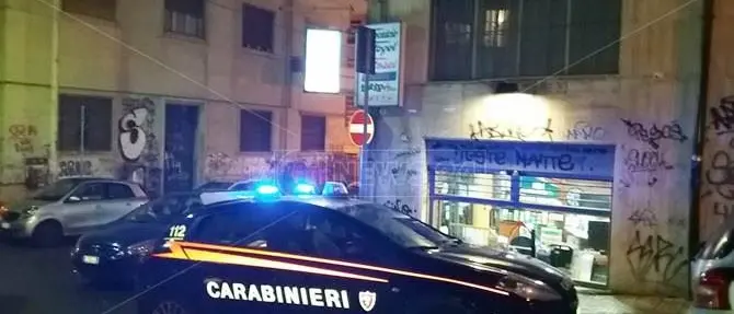 Minaccia la titolare con un taglierino, rapina in una tabaccheria di Cosenza