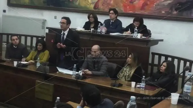 Pecore sacre a Polistena, si dimette la consigliera fidanzata col pastore