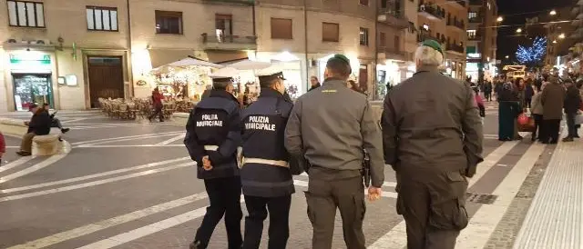 Cosenza, finanza e polizia municipale contro la contraffazione