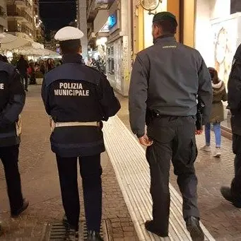 Cosenza, vigili e guardia di finanza in campo contro i venditori abusivi