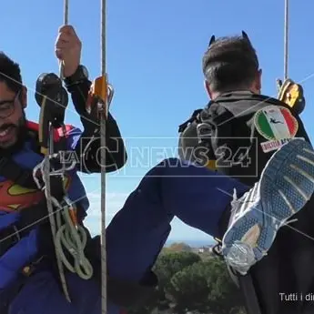 Lamezia, Superman e l'Uomo Ragno portano ‘in volo’ il sorriso in Pediatria (FOTO-VIDEO)