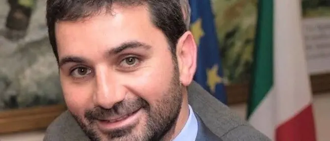 Intrecci amicali, il sindaco di Sant’Agata (Cs) non smentisce ma querela