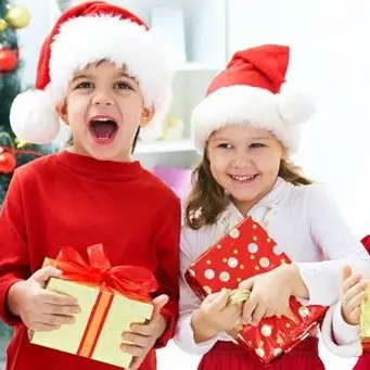 A Natale ti sveni per regali costosi, ma poi per loro conta solo il peluche comprato dai cinesi