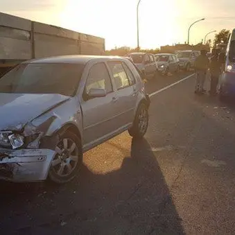 Cropani, scontro tra quattro veicoli sulla statale 106: tre feriti