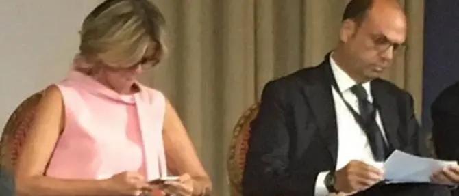 SANITA’| Lorenzin: «Pensavo di inaugurare l’ospedale della sibaritide ma è tutto bloccato. Faremo chiarezza»