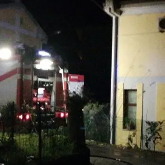 Caraffa, scoppia un incendio in un'abitazione: nessun ferito (Foto)