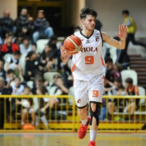 BASKET | Un “azzurro” in nero-arancio