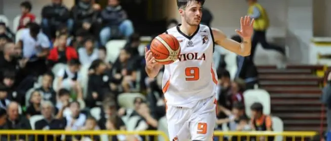 BASKET | Un “azzurro” in nero-arancio