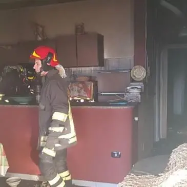 Incendio abitazione a Capo Rizzuto, si valuta origine dolosa