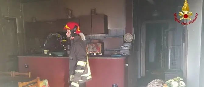 Incendio abitazione a Capo Rizzuto, si valuta origine dolosa