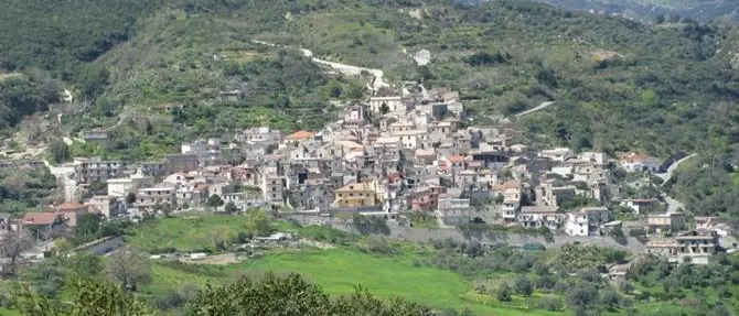 «L’aggressore è il sindaco», esce allo scoperto la persona accusata dal primo cittadino di Camini