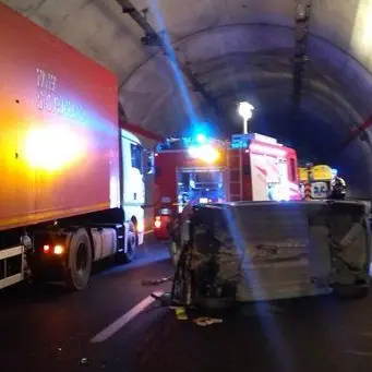 Catanzaro, incidente sulla statale 106: tre feriti (FOTO)