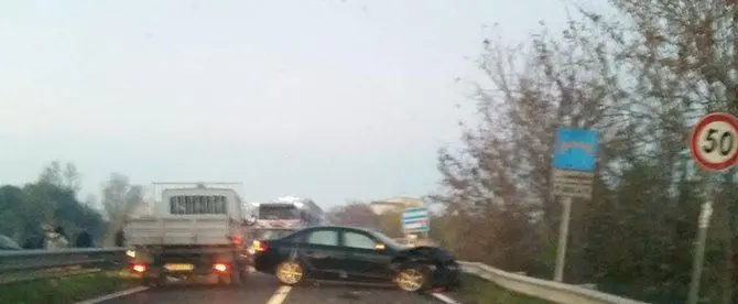 Scontro tra due auto sulla statale 106 tra Guardavalle e Monasterace