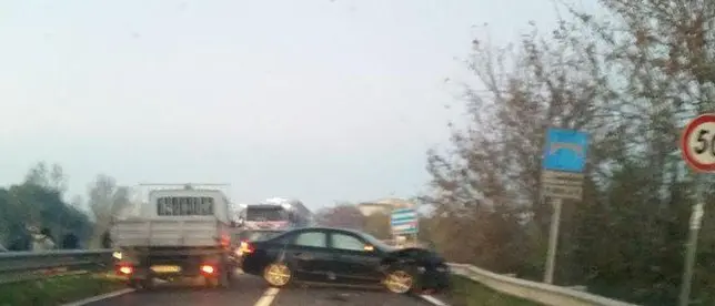 Scontro tra due auto sulla statale 106 tra Guardavalle e Monasterace