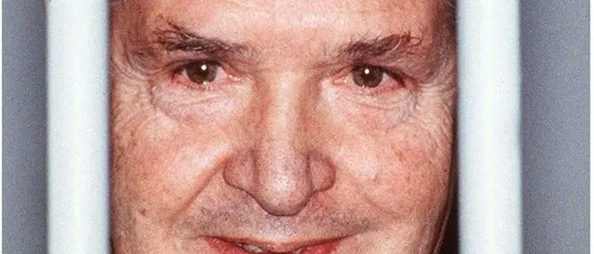 Appare il volto di Riina sullo schermo e tra gli studenti crotonesi scoppia l’applauso