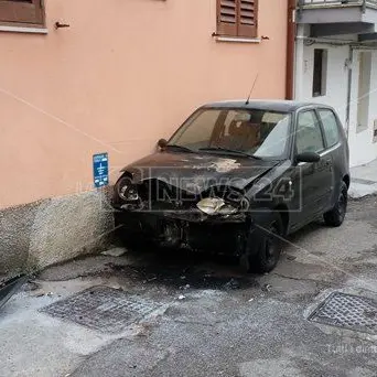 Catanzaro, incendiata l'auto dell'ex assessore Giampaolo Mungo (VIDEO)