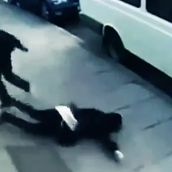 Crotone, vittima di un folle gioco che spopola sul web: 13enne presa a pugni in strada