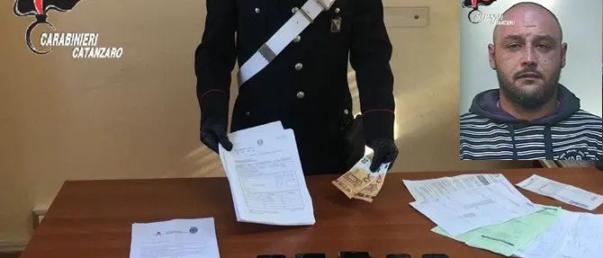 Davoli, si finge poliziotto per estorcere denaro: un arresto