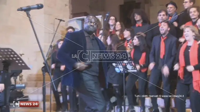 Gli auguri del sindaco Occhiuto tra il concerto gospel e il Piccolo Coro del Rendano (VIDEO)