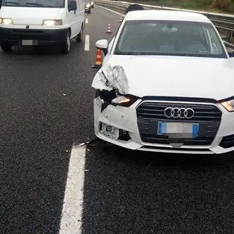 Scontro tra tre auto sull'autostrada A2, tre feriti: uno grave (FOTO)