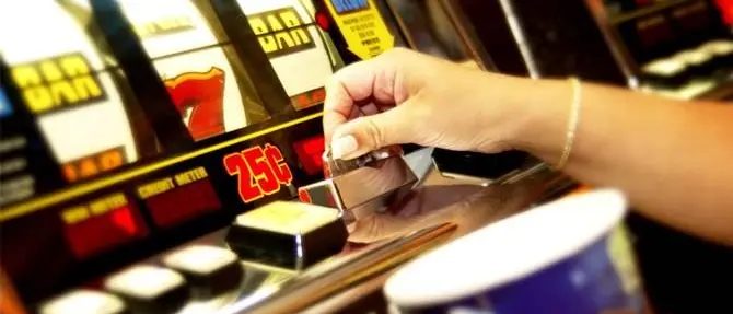 Slot machine, calabresi schiavi del gioco d'azzardo (VIDEO)