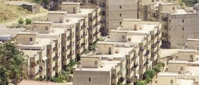 Catanzaro, l’ Aterp consegna 12 alloggi sgomberati