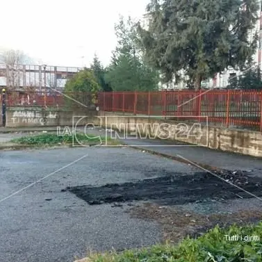 Notte di fuoco a Cosenza, incendiata l’auto dell’assessore De Cicco