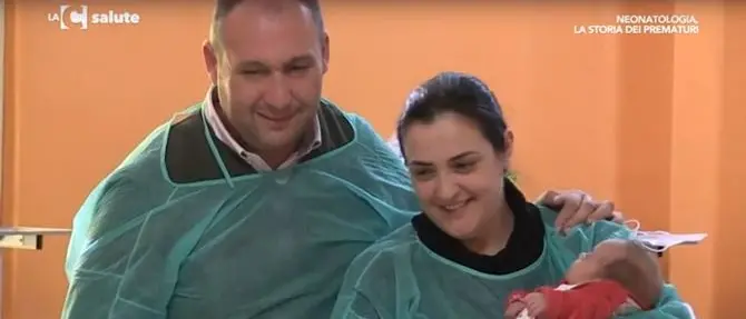 Natale a casa per la piccola Maria Francesca che alla nascita pesava solo 750 grammi (VIDEO)