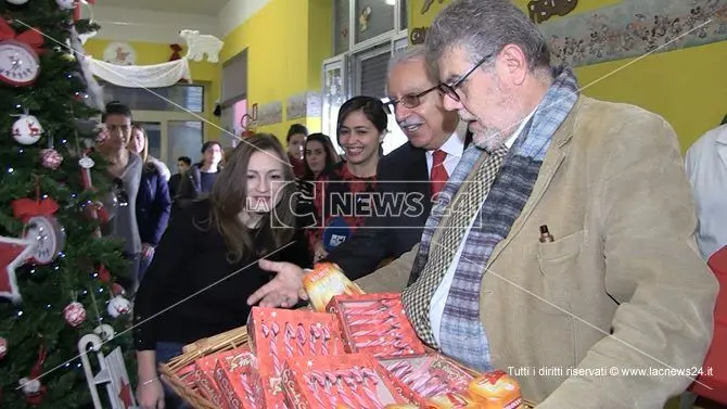 Dolci di Natale ai bimbi in ospedale: l'iniziativa di LaC all'Annunziata (VIDEO)