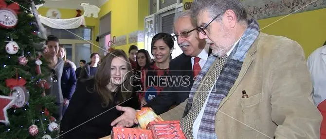 Dolci di Natale ai bimbi in ospedale: l'iniziativa di LaC all'Annunziata (VIDEO)
